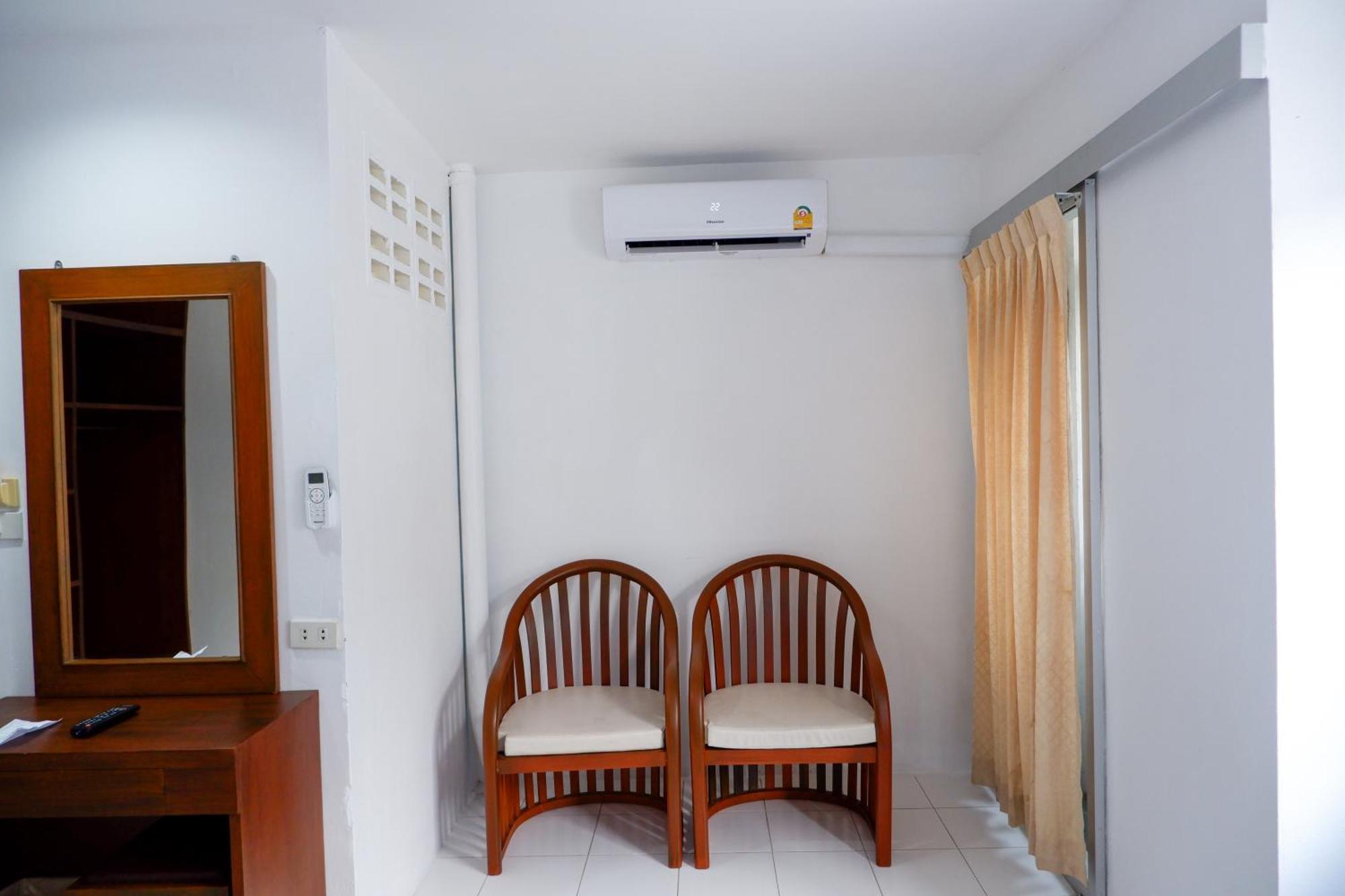 18 Coins Budget Hotel Pattaya Phòng bức ảnh
