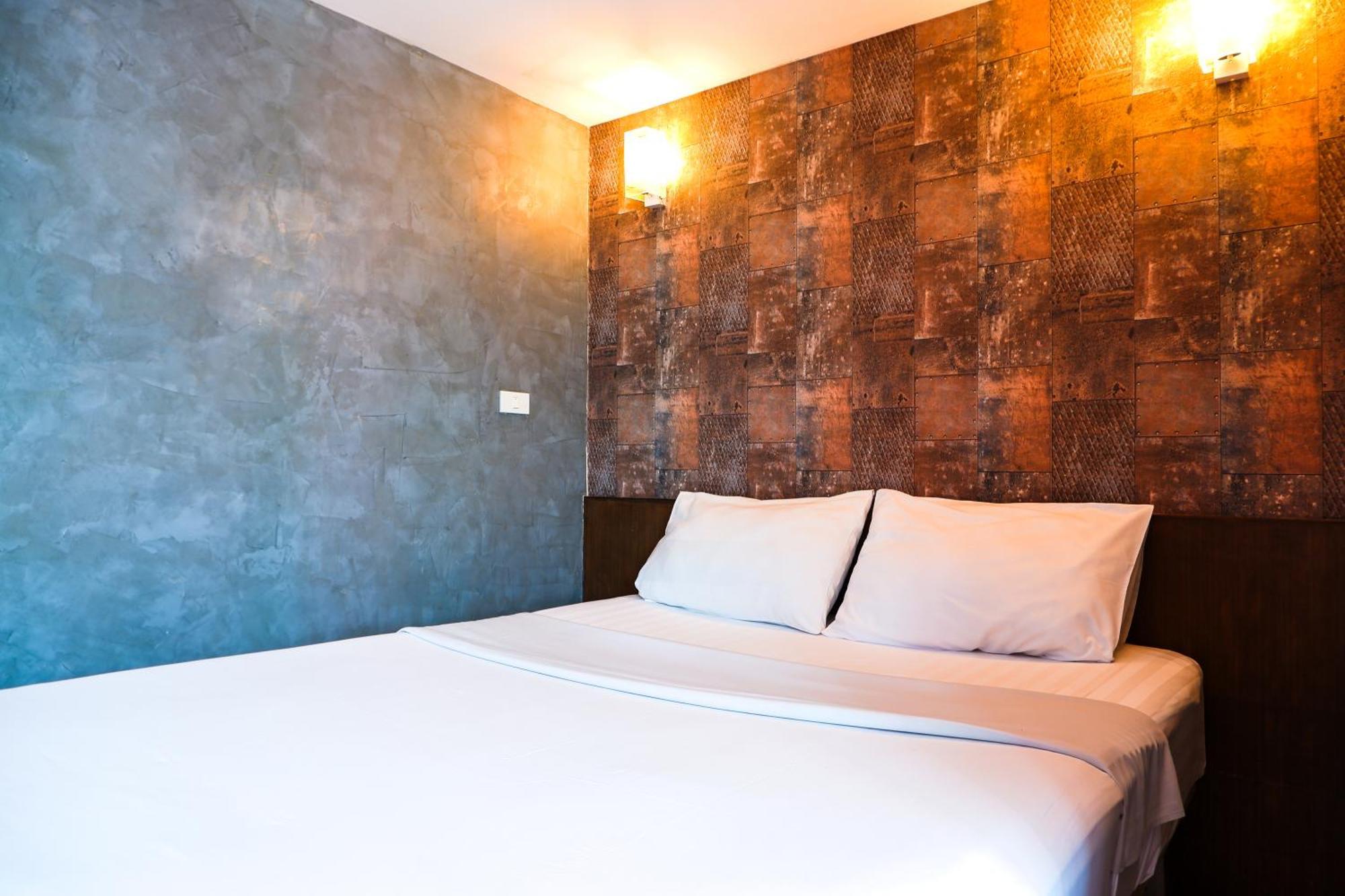 18 Coins Budget Hotel Pattaya Phòng bức ảnh