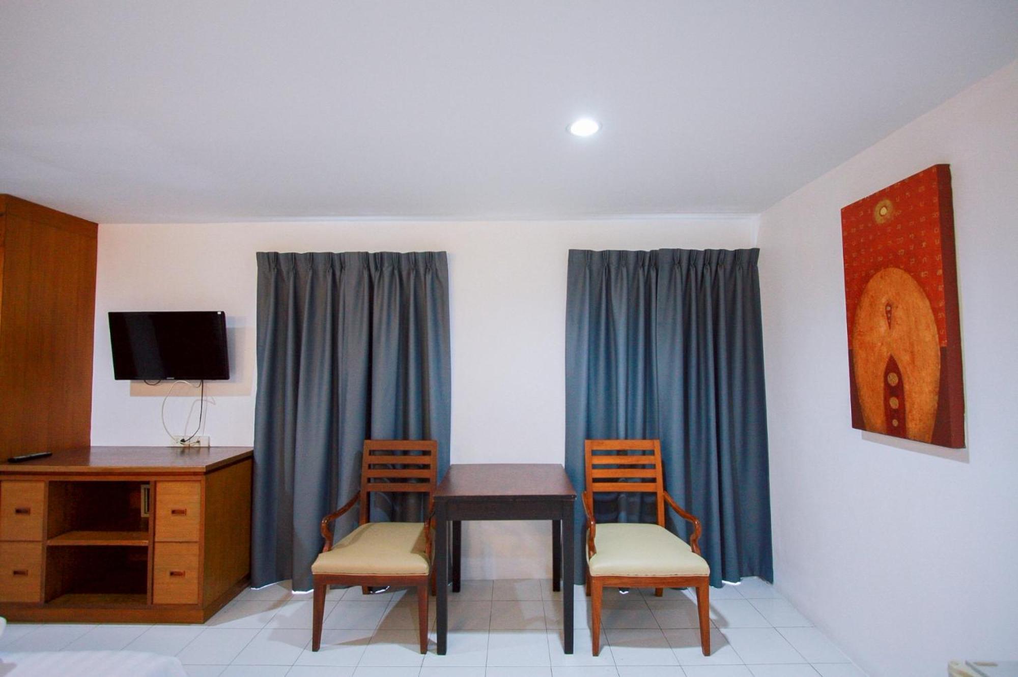 18 Coins Budget Hotel Pattaya Phòng bức ảnh