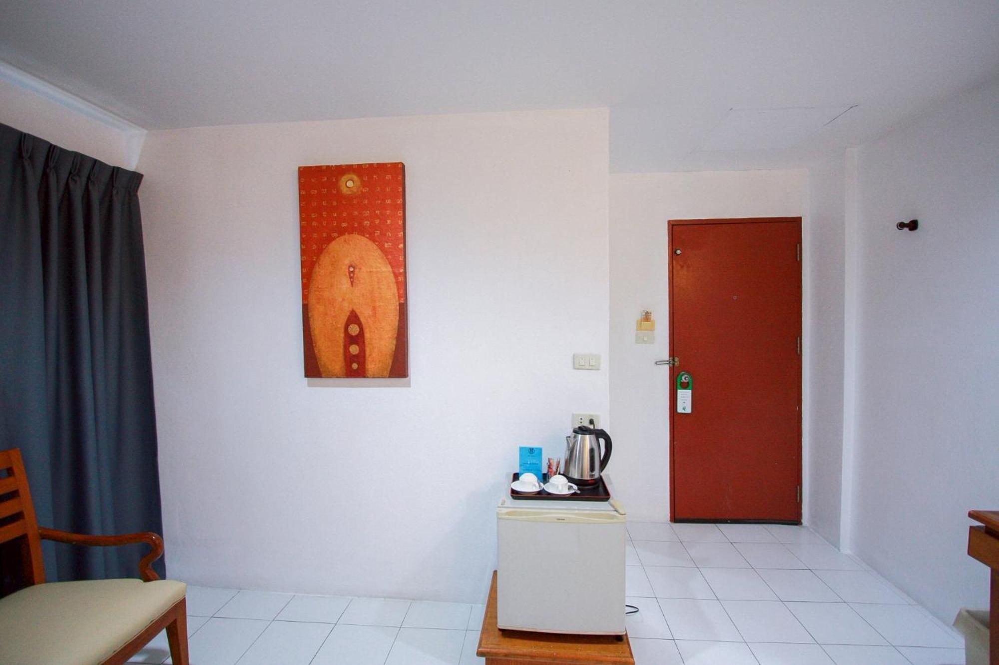 18 Coins Budget Hotel Pattaya Phòng bức ảnh