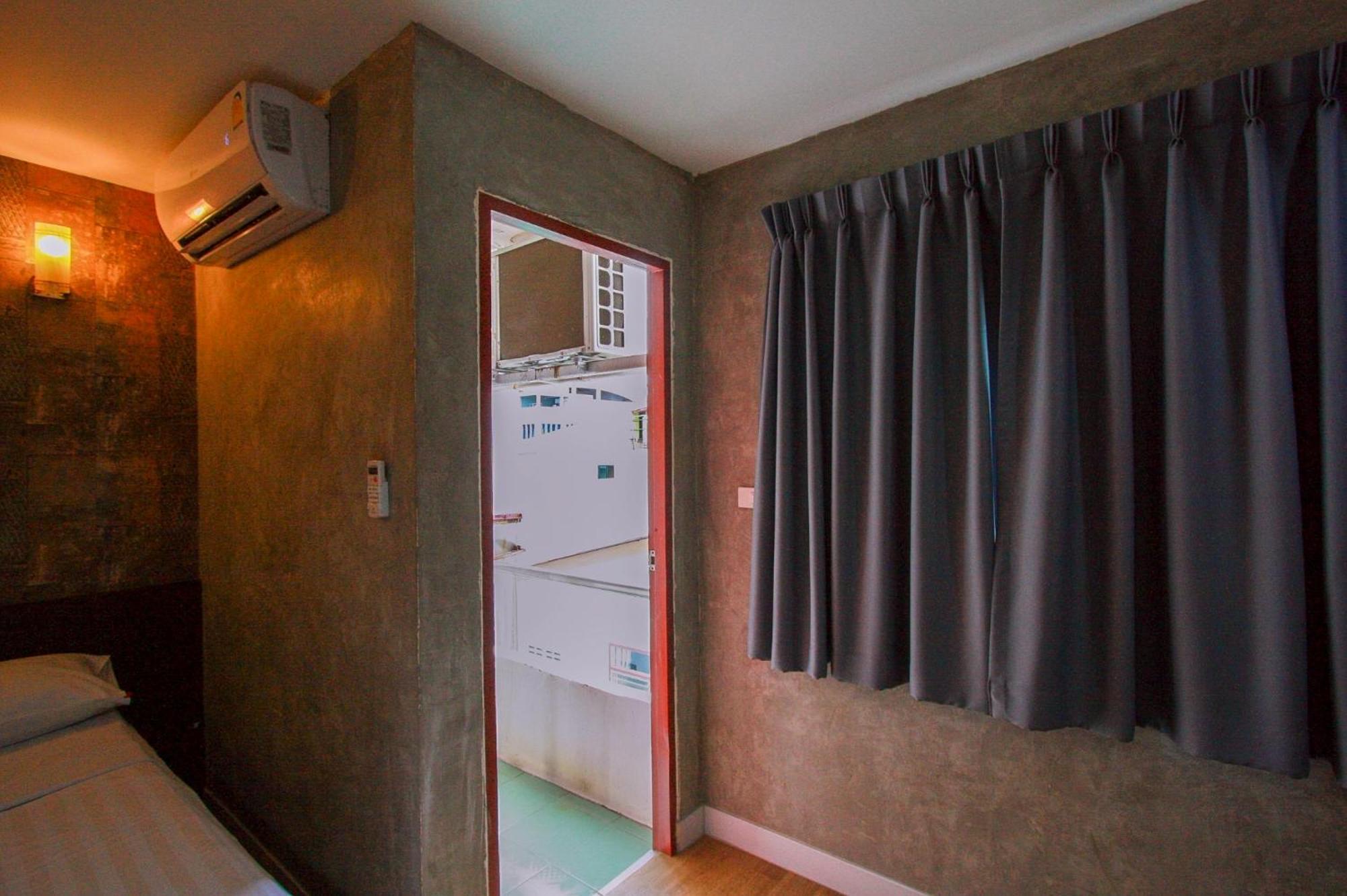 18 Coins Budget Hotel Pattaya Phòng bức ảnh
