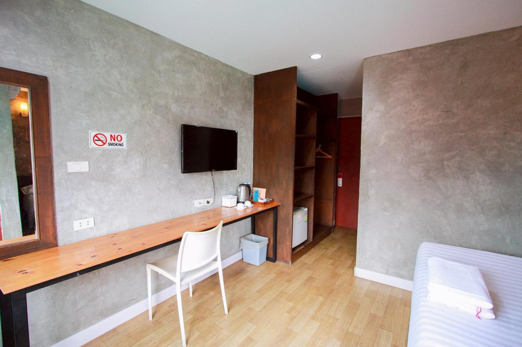 18 Coins Budget Hotel Pattaya Phòng bức ảnh