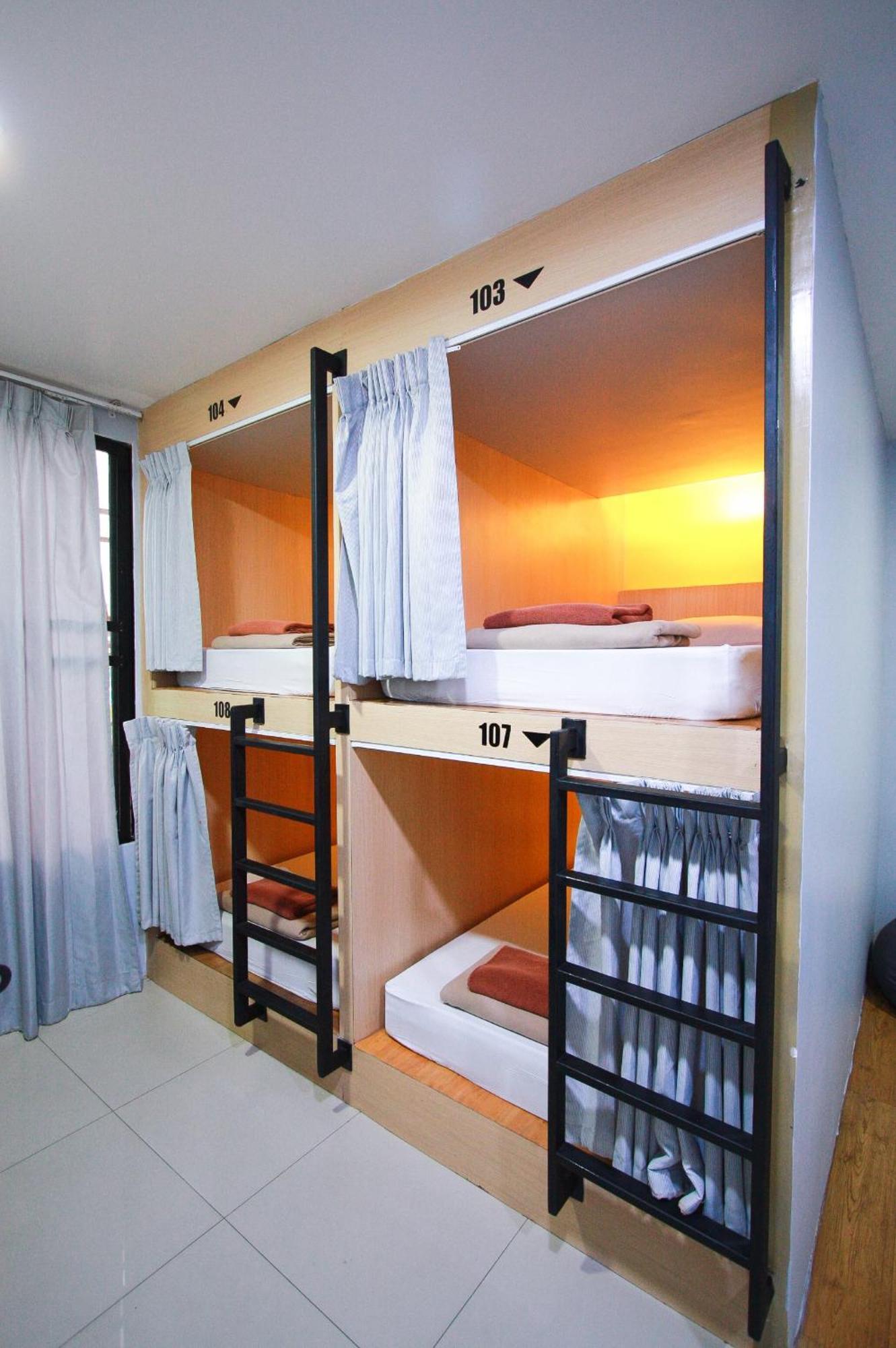 18 Coins Budget Hotel Pattaya Phòng bức ảnh